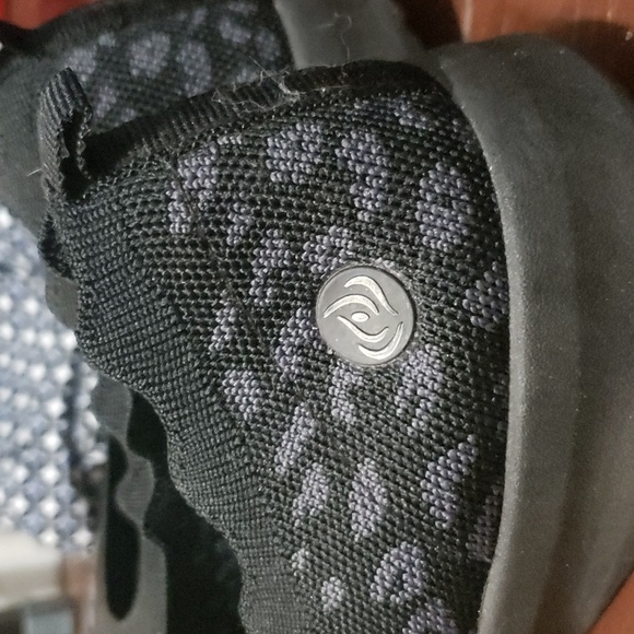 Exhale Slip-on's - Picture 3 of 4